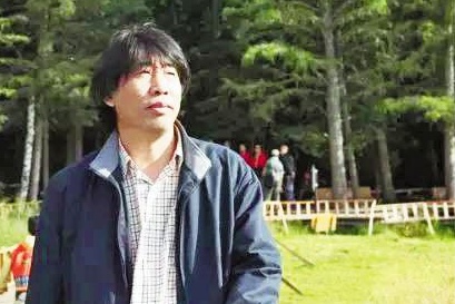 宗仁發(fā)，吉林遼源人。著有詩(shī)集《追蹤夸父》《大地上的紋理》，散文集《思想與拉鏈》、評(píng)論集《尋找“希望的言語(yǔ)”》等，現(xiàn)為《作家》雜志主編、編審，中國(guó)作協(xié)散文委員會(huì)委員，中國(guó)詩(shī)歌學(xué)會(huì)常務(wù)理事，吉林省文藝評(píng)論家協(xié)會(huì)主席，國(guó)務(wù)院特殊津貼專家。編發(fā)短篇小說(shuō)獲第一、二、四屆魯迅文學(xué)獎(jiǎng)，編發(fā)格非的長(zhǎng)篇小說(shuō)《江南三部曲》獲第九屆茅盾文學(xué)獎(jiǎng)。主編《作家》雜志獲第三屆中國(guó)出版政府獎(jiǎng)期刊獎(jiǎng)，個(gè)人獲第三屆中國(guó)出版政府獎(jiǎng)優(yōu)秀人物獎(jiǎng)。