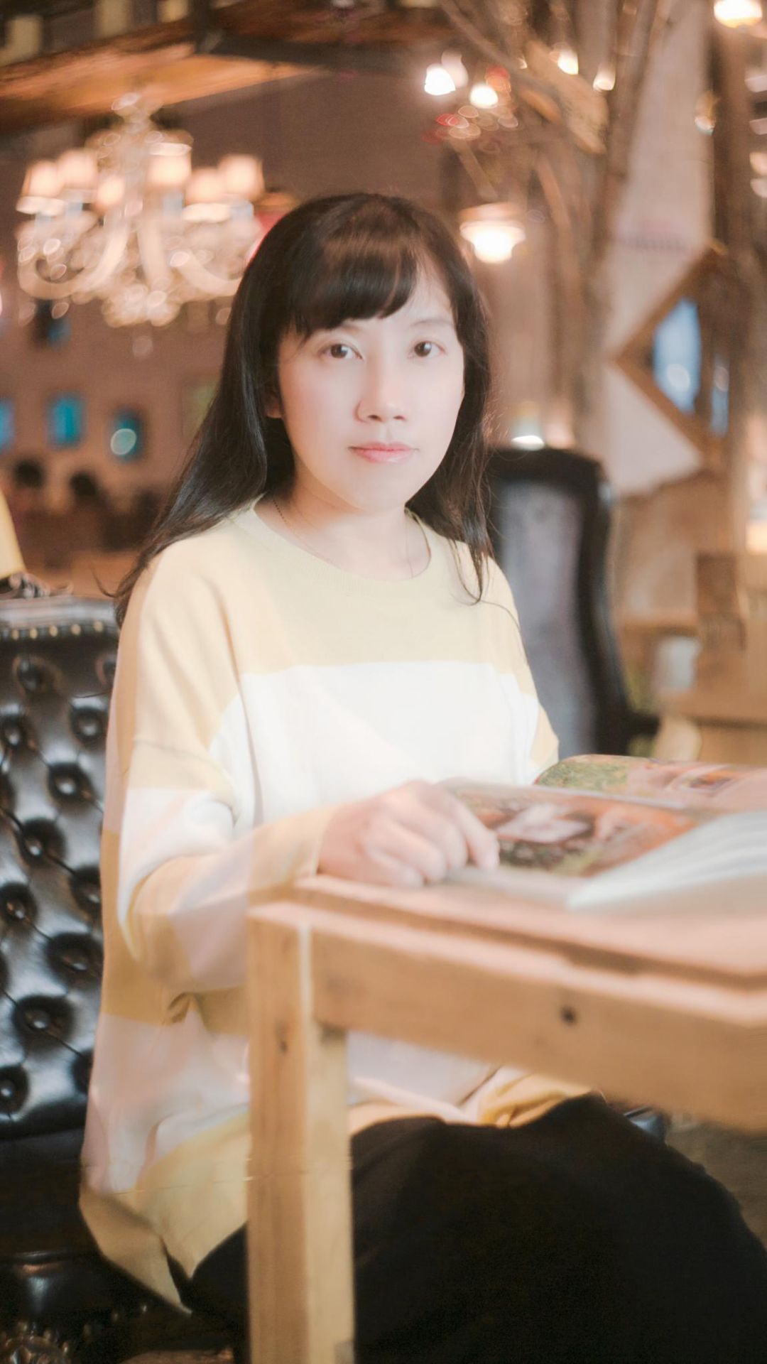 藤萍 廈門人，網(wǎng)絡(luò)文學(xué)作家。2000年考入中山大學(xué)法律系，同年以《鎖檀經(jīng)》獲第一屆花雨“花與夢”全國浪漫小說征文大賽第一名，此后相繼出版多部作品。2018年《未亡日》獲“北京大學(xué)2017網(wǎng)絡(luò)文學(xué)年榜”女頻榜榜首。