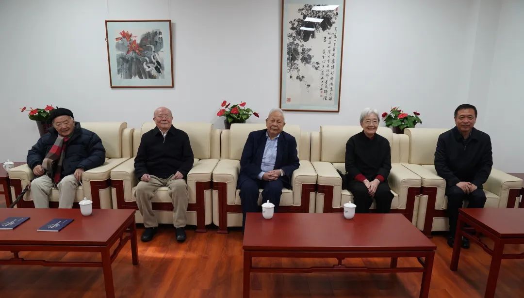 左起：錢理群、嚴(yán)家炎、謝冕、盧曉蓉、張宏森