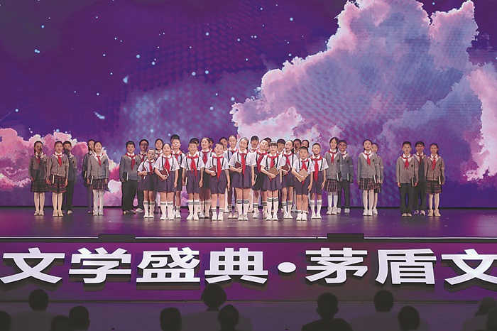 童聲合唱《夜空中最亮的星》 王紀國 攝