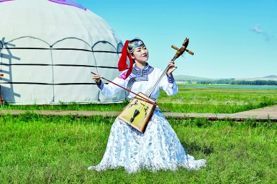 草原上馬頭琴琴聲悠揚。光明圖片/視覺中國