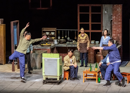 話劇《向陽(yáng)里8號(hào)樓》劇照