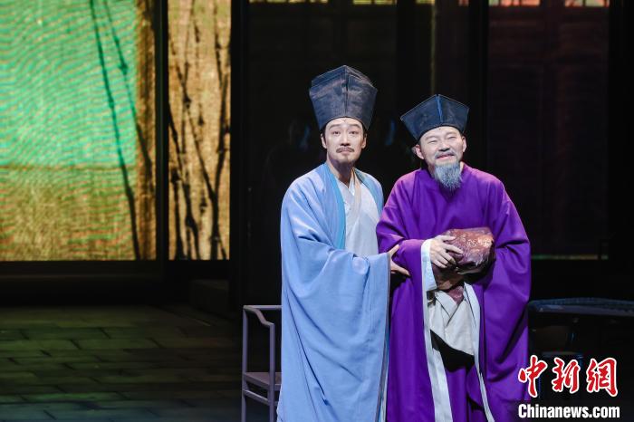 原創(chuàng)話劇《蘇堤春曉》劇照。國家話劇院供圖