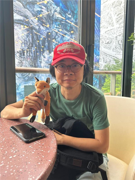 慢三，懸疑小說(shuō)家，原名胡晗，1982年出生于湖南衡陽(yáng)，現(xiàn)居蘇州