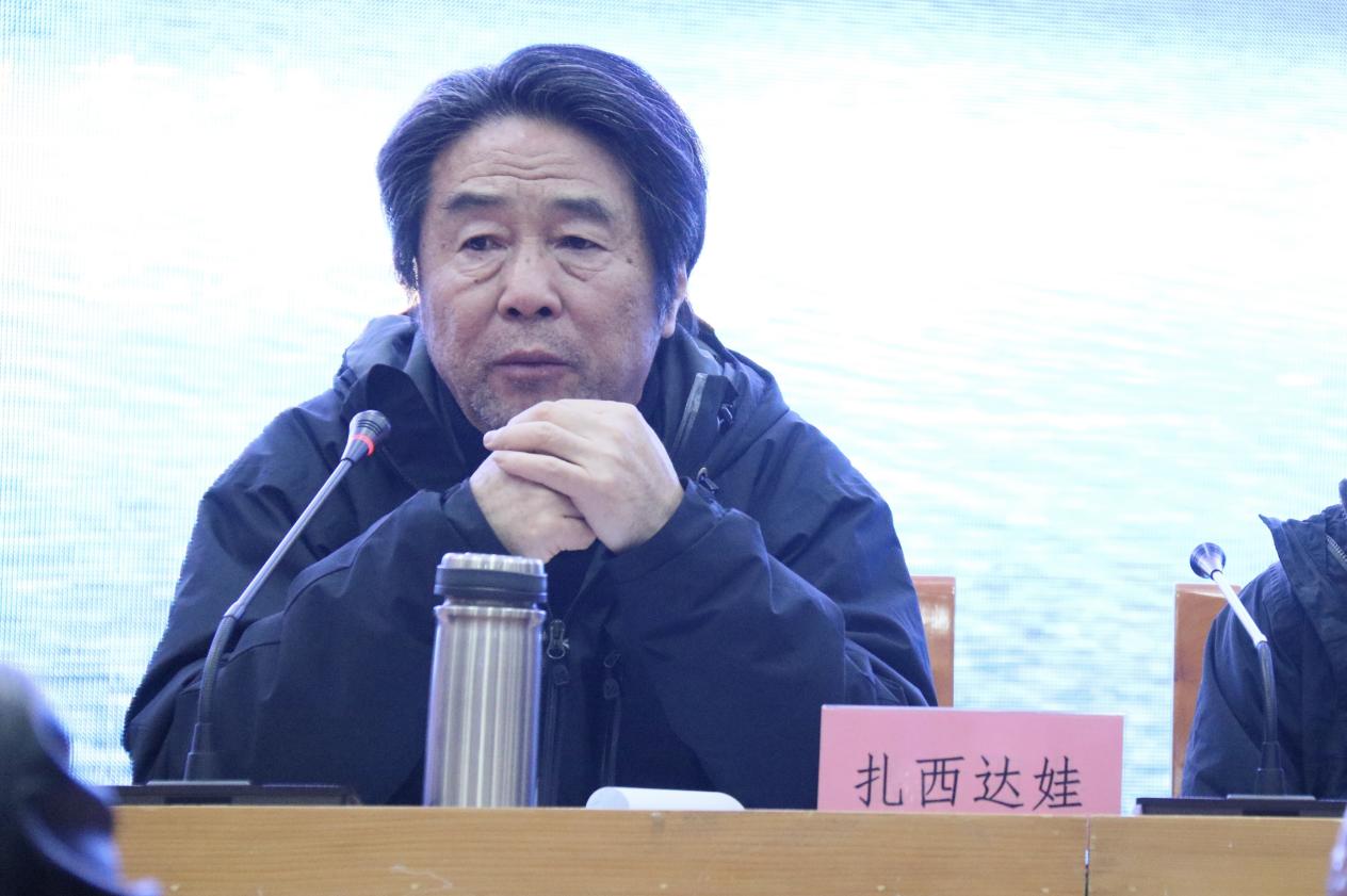 西藏自治區(qū)政協(xié)副主席、文聯(lián)主席扎西達(dá)娃在開(kāi)班儀式講話(huà)