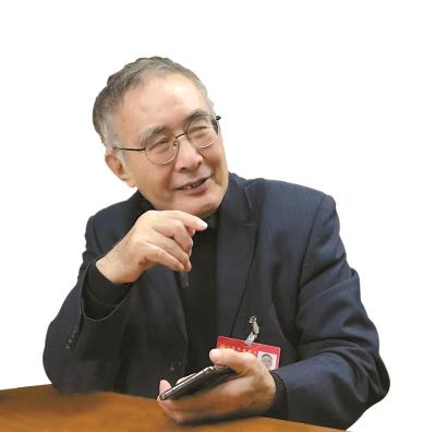 1943年出生。作家、國家一級編劇。享受政府特殊津貼。主要作品有長篇小說《桑那高地的太陽》《泥日》《高緯度戰(zhàn)栗》等，與小說同期創(chuàng)作的同名長篇電視連續(xù)劇《蒼天在上》《大雪無痕》《省委書記》播出后，均在國內(nèi)外引起強烈反響。長篇小說《大雪無痕》獲國家圖書獎。