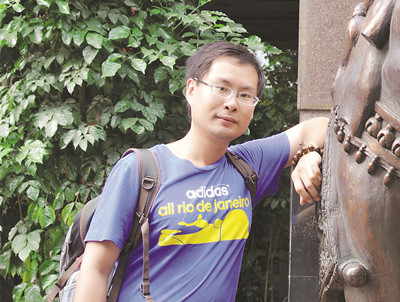 科幻作家，短篇小說《地下角斗場》《風(fēng)蜃子》入選《驚奇物語》小說集。多篇科幻小說刊載于科幻故事空間站、小科幻APP和“蝌蚪五線譜”網(wǎng)站。