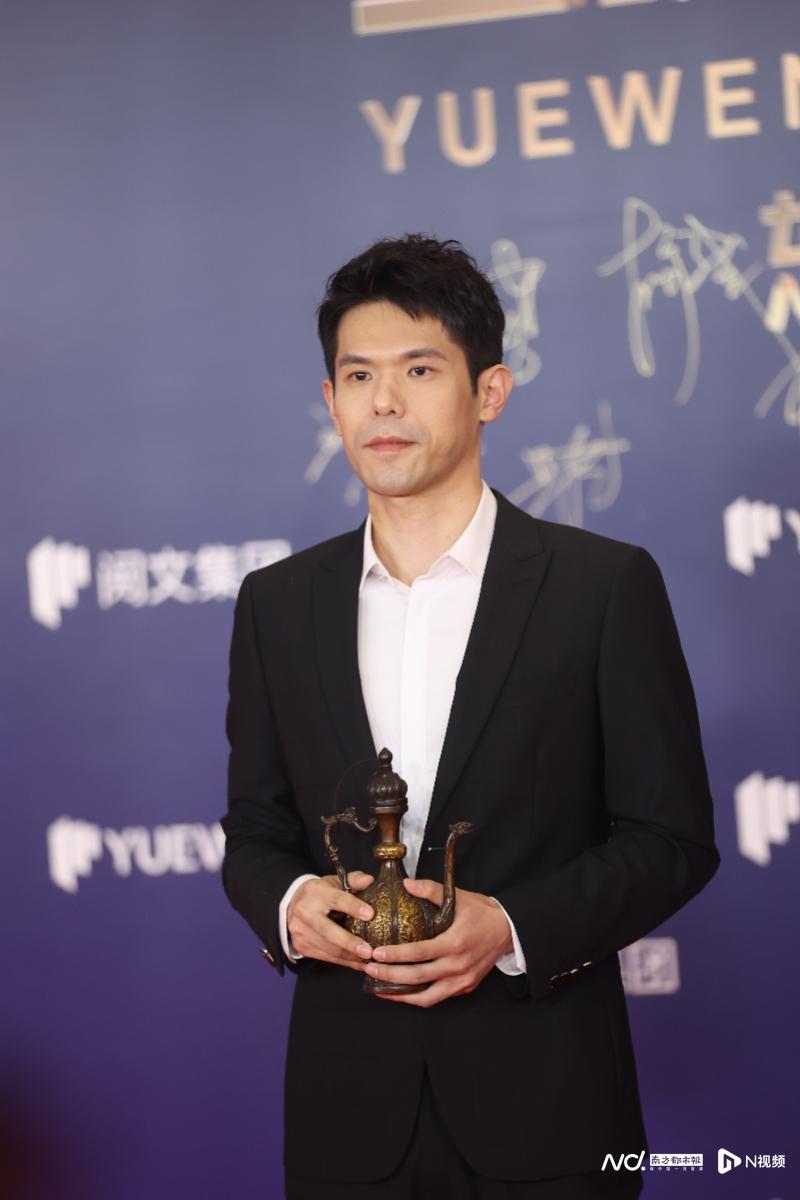 網(wǎng)文作家怪誕的表哥。