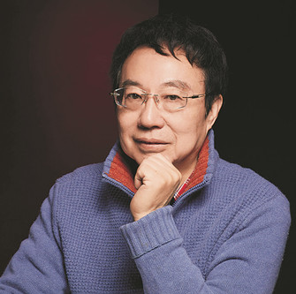 丁帆，南京大學(xué)文學(xué)院教授。曾任國務(wù)院學(xué)位委員會中文學(xué)科組第四、第五屆學(xué)科評議組成員，中國社會科學(xué)中文學(xué)科評審委員。有論著二十余部，另著有散文隨筆集十余部