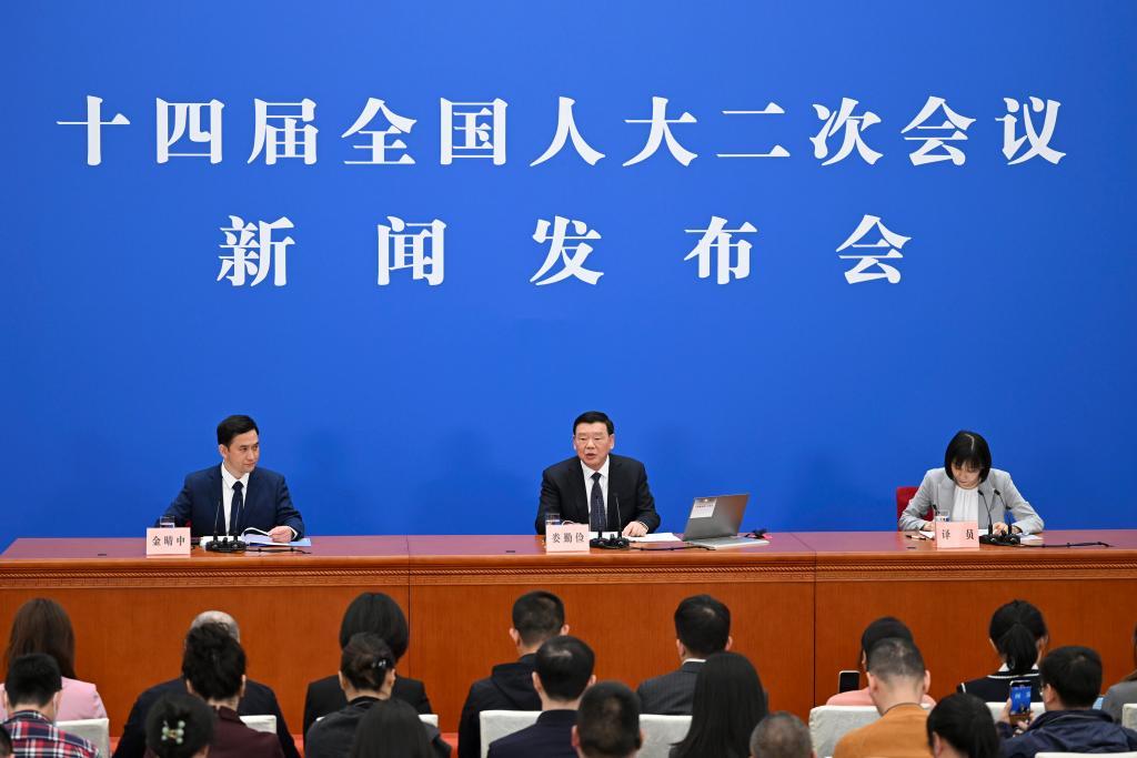 3月4日，十四屆全國人大二次會議在北京人民大會堂舉行新聞發(fā)布會。大會發(fā)言人婁勤儉就大會議程和人大工作相關問題回答中外記者的提問。 新華社記者 牟宇 攝