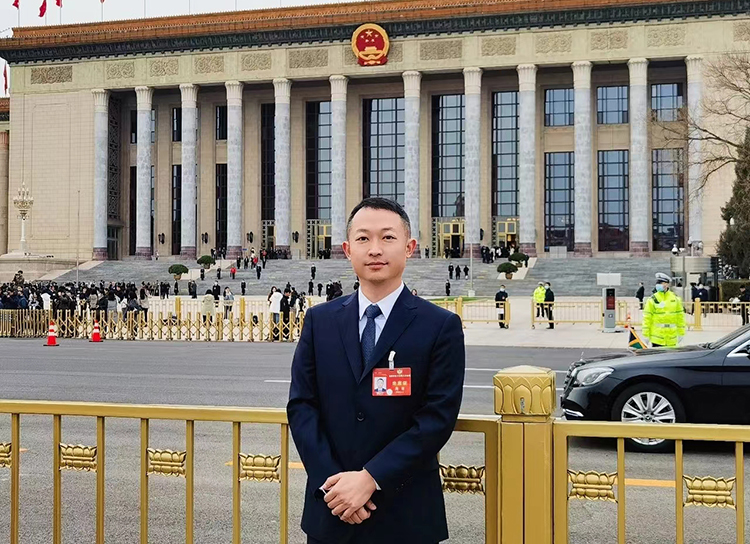 全國(guó)政協(xié)委員周源