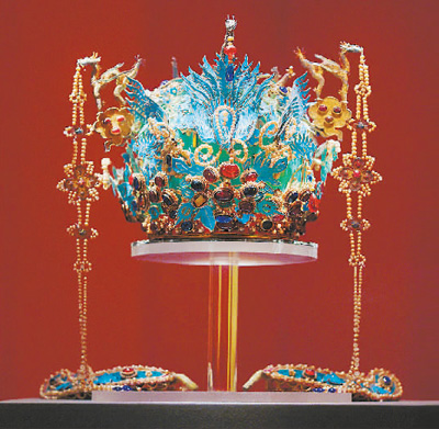 明代六龍三鳳冠（復(fù)制品）。 　　動(dòng)脈影攝