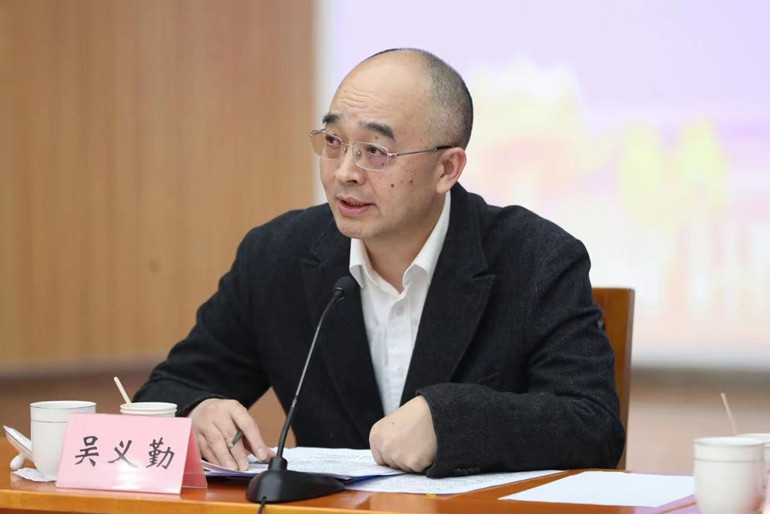 中國(guó)作協(xié)黨組成員、副主席、書(shū)記處書(shū)記吳義勤主持研討會(huì)