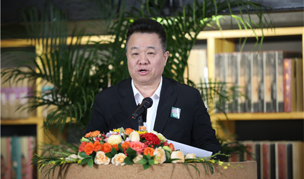 中國作協(xié)黨組成員、副主席、書記處書記邱華棟主持交流活動