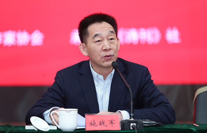 中國作協(xié)黨組成員、書記處書記施戰(zhàn)軍主持座談會