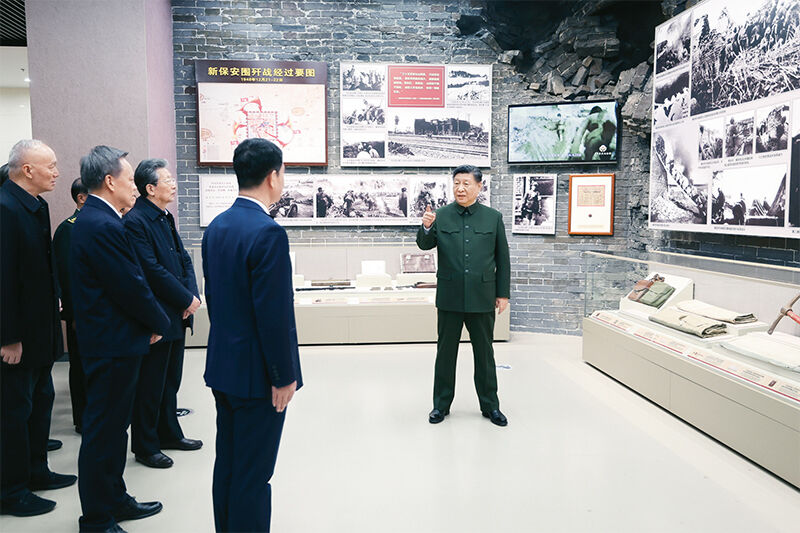 2024年2月1日至2日，中共中央總書記、國家主席、中央軍委主席習近平來到天津，看望慰問基層干部群眾。這是2日上午，習近平在平津戰(zhàn)役紀念館考察。 新華社記者 鞠鵬/攝