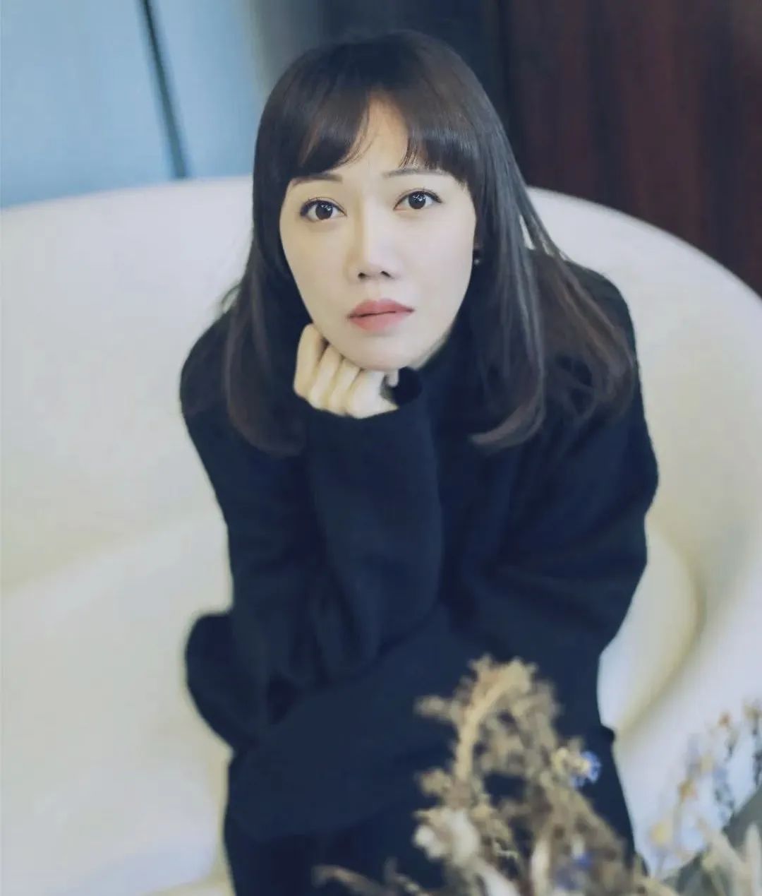 張悅?cè)唬鹤骷?，著有長篇小說《繭》《誓鳥》等，短篇小說集《我循著火光而來》《十愛》等，文學(xué)評(píng)論集《頓悟的時(shí)刻》。作品被翻譯成英、法、西、意、荷、俄等十多種文字，入圍“奧康納短篇小說獎(jiǎng)”、俄羅斯“亞斯納亞·波利亞納”文學(xué)獎(jiǎng)等國際文學(xué)獎(jiǎng)項(xiàng)。