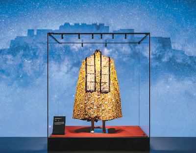 　清代金寶地花卉紋斗篷。 　　中國大運(yùn)河博物館供圖