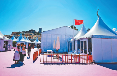 中國電影機構(gòu)在戛納國際村設(shè)立中國館，并在此舉辦各類電影研討交流活動。