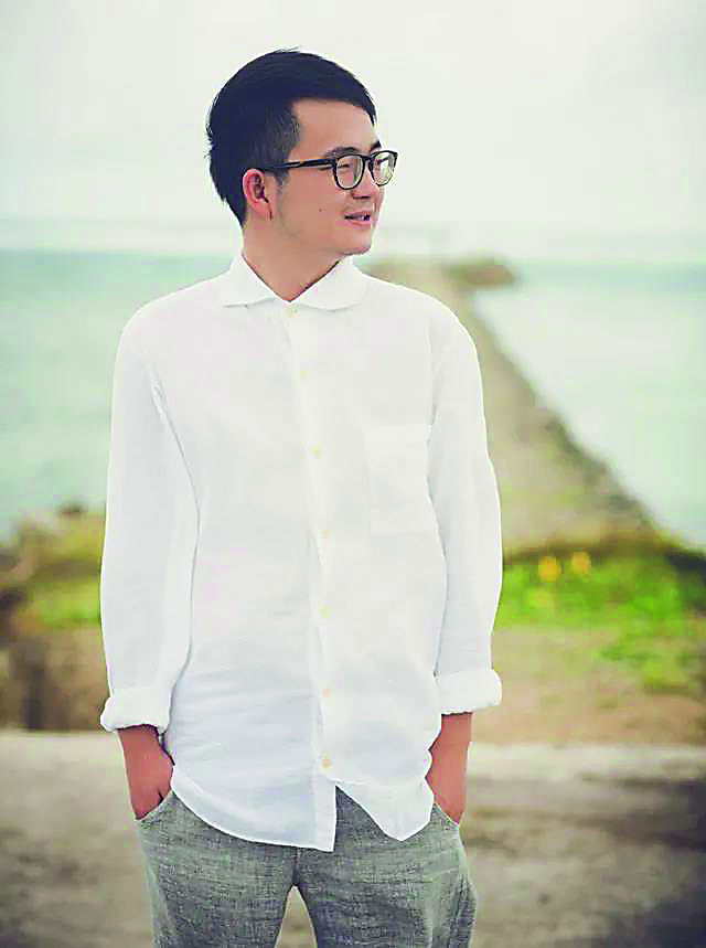 烽火戲諸侯 中國(guó)作協(xié)會(huì)員，浙江省網(wǎng)絡(luò)作協(xié)副主席，杭州市網(wǎng)絡(luò)作協(xié)主席。主要代表作有《雪中悍刀行》《劍來》等。