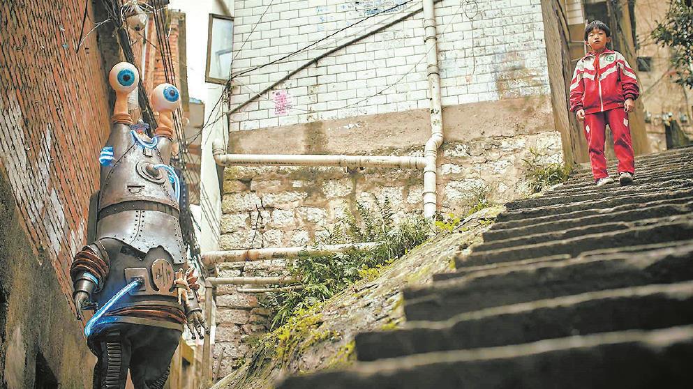 《朱同在三年級(jí)丟失了超能力》展現(xiàn)了一個(gè)三年級(jí)小學(xué)生“漫長(zhǎng)”的一天，呈現(xiàn)一種散文化敘事。