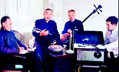 霍樹棠在錄制東北大鼓。圖片由作者提供