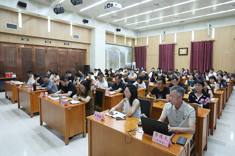 開學(xué)典禮現(xiàn)場(chǎng)