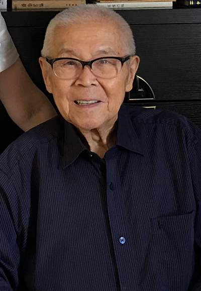 鈕驃，1933 年出生，國家級(jí)非物質(zhì)文化遺產(chǎn)項(xiàng)目京劇代表性傳承人。中國戲曲學(xué)院原副院長。