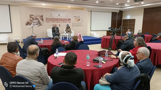 詩(shī)人們積極參與開(kāi)羅書(shū)展詩(shī)歌朗誦會(huì)等文學(xué)活動(dòng)