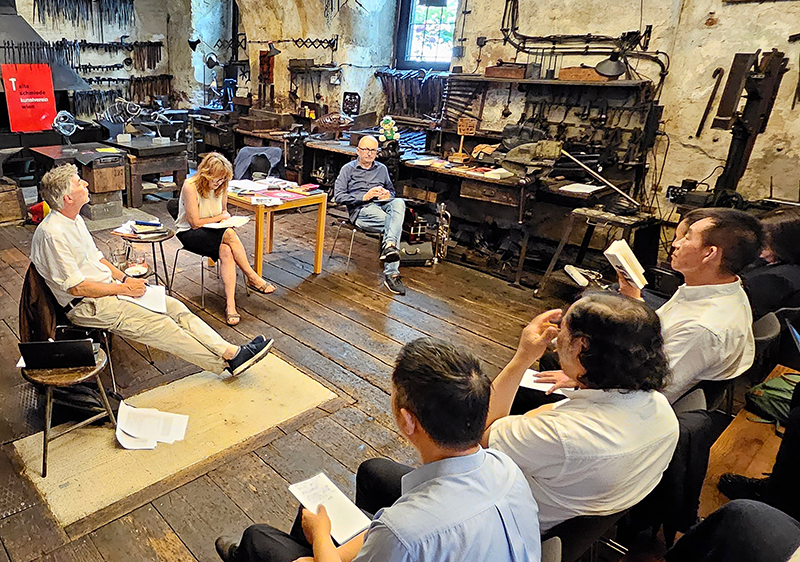 代表團在維也納藝術(shù)協(xié)會與奧地利作家座談