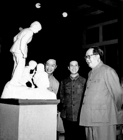 1955年，毛澤東主席參觀全國美展 呂厚民/攝 資料圖片