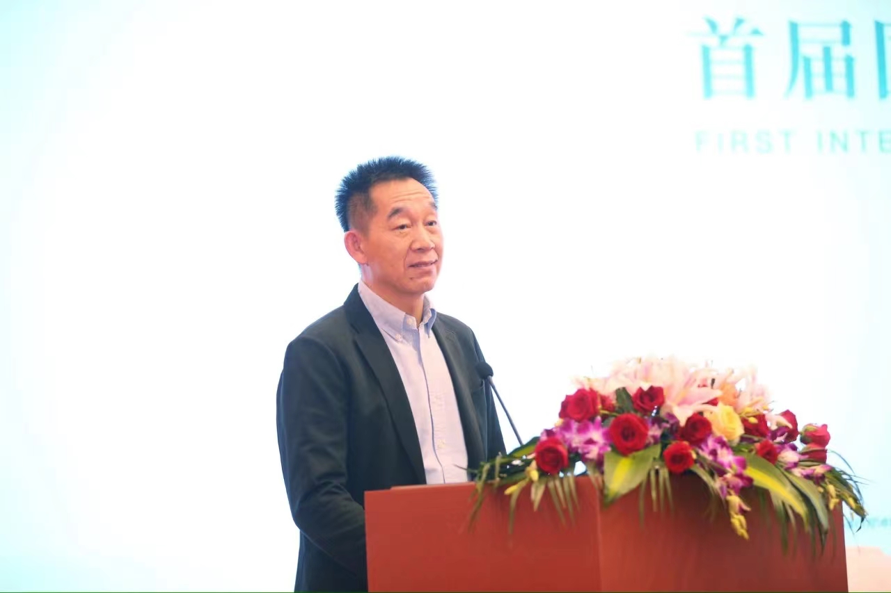 中國作協(xié)黨組成員、書記處書記、《人民文學》主編施戰(zhàn)軍致辭