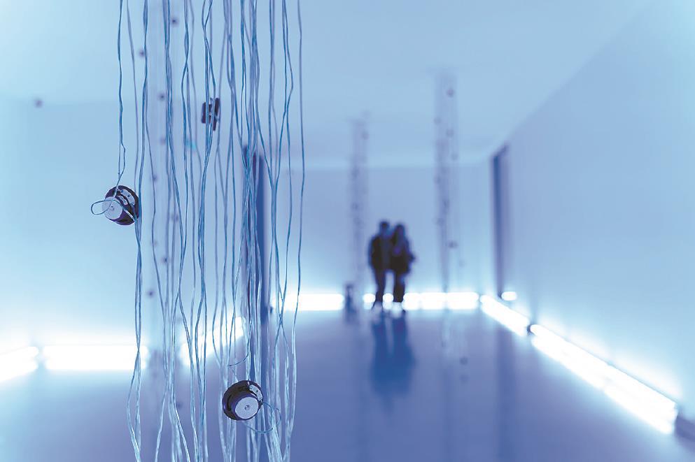 法國(guó)藝術(shù)家伊曼紐爾·拉加里格的作品《清醒夢(mèng)境》邀請(qǐng)觀眾參與多聲道秘境，挑戰(zhàn)和激活他們的感知