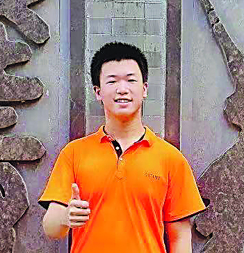 陳林孝，華南師范大學(xué)漢語(yǔ)言文學(xué)在讀本科生，廣東省科普作家協(xié)會(huì)科幻專委會(huì)會(huì)員。曾獲第五屆江蘇省青年科普科幻作品大賽科幻小說(shuō)類一等獎(jiǎng)，科普文章《深度學(xué)習(xí)深幾許？》被評(píng)為中國(guó)計(jì)算機(jī)學(xué)會(huì)科普?qǐng)D文優(yōu)秀作品。