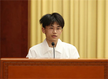 季越人：做純文學(xué)與網(wǎng)絡(luò)文學(xué)的“中間派”　　我今年大學(xué)畢業(yè)，22歲，應(yīng)該是參會(huì)者中相對(duì)年輕的一批，很幸運(yùn)能參與到這樣的盛事之中……[詳細(xì)]