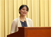 李春華（李琸）：從一個(gè)人的戈壁走向文學(xué)的綠洲　　至今我不敢稱自己為作家，對(duì)我而言，這是一個(gè)非常神圣的字眼……[詳細(xì)]