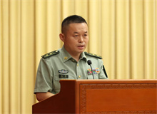 王昆：作家的青春捍衛(wèi)什么　　40天前的這個(gè)時(shí)刻，我正在西部邊境一個(gè)海拔5000米的前沿哨所，陪我前往邊境埡口的是一個(gè)年輕士兵……[詳細(xì)]