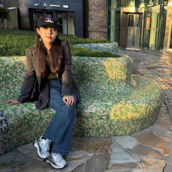 小珂，1988年生于北京，2018年開始寫作，作品曾發(fā)表于《收獲》《十月》《長江文藝》等雜志