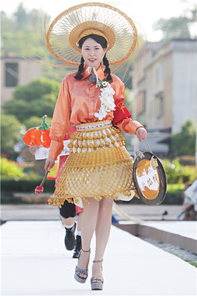 生動呈現(xiàn)千姿百態(tài)的“花兒”之美