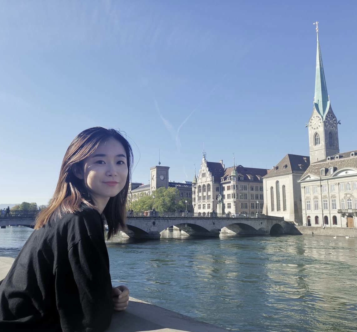 個(gè)人簡(jiǎn)介：傅煒如，1992年生于杭州，香港理工大學(xué)碩士。中國(guó)報(bào)告文學(xué)會(huì)員，浙江省作協(xié)會(huì)員。有作品見(jiàn)于《人民文學(xué)》《中國(guó)作家》《文藝報(bào)》等，著有長(zhǎng)篇報(bào)告文學(xué)《錢(qián)塘一家人》?，F(xiàn)為文學(xué)刊物編輯。入選浙江省第十批“新荷計(jì)劃”人才庫(kù)。