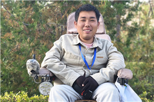 散文獎：《青白石階》 作者： 柳客行（回族）         獲獎感言在這里我首先要感謝駿馬獎評委對我的鼓勵和肯定。我覺得這份榮譽不僅僅屬于我個人，更屬于我的文學(xué)之路上給予我親切關(guān)懷和無私幫助的人們。是這些溫暖讓我真誠地愛著這個世界，讓我堅信文學(xué)的力量，以羸弱的身體守望文學(xué)理想。感謝在場的每一位領(lǐng)導(dǎo)和來賓，能夠聆聽一個無力舉起話筒的作者……