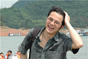 報告文學(xué)獎：《“村BA”：觀察中國式現(xiàn)代化的一個窗口——臺盤村鄉(xiāng)村振興故事》 作者：姚瑤（侗族）         獲獎感言臺盤村的“小”承載著這個時代無限的“大”。我深深地意識到，應(yīng)該以更加宏大的歷史視野，在富有時代特色的現(xiàn)實中，觀察這個村莊的變化，感知一株小草勃發(fā)的力量，看見籃球給這個村莊帶來的生機，傾聽每一個生命個體的歡呼。