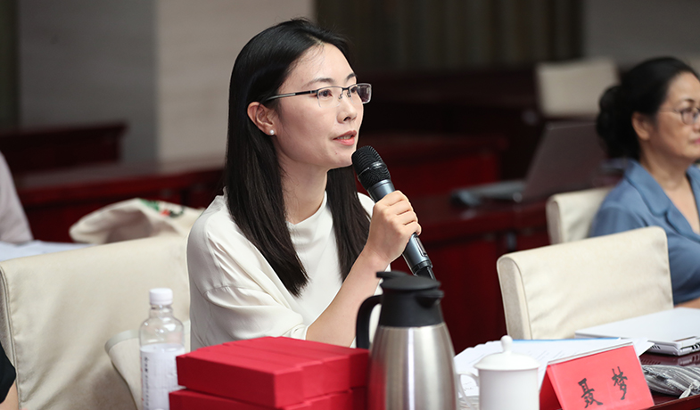 7月31日，總計票人向大會報告選票回收情況和選票審核情況