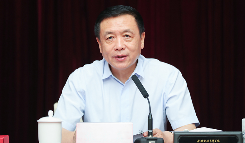 7月31日，評獎委員會名譽主任張宏森在評獎委員會第五次全體上講話