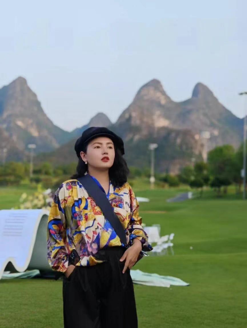 羅嫕 ，廣西廣播電視臺綜藝旅游頻道副總監(jiān)、《2024中國文學盛典·駿馬獎之夜》執(zhí)行導演。