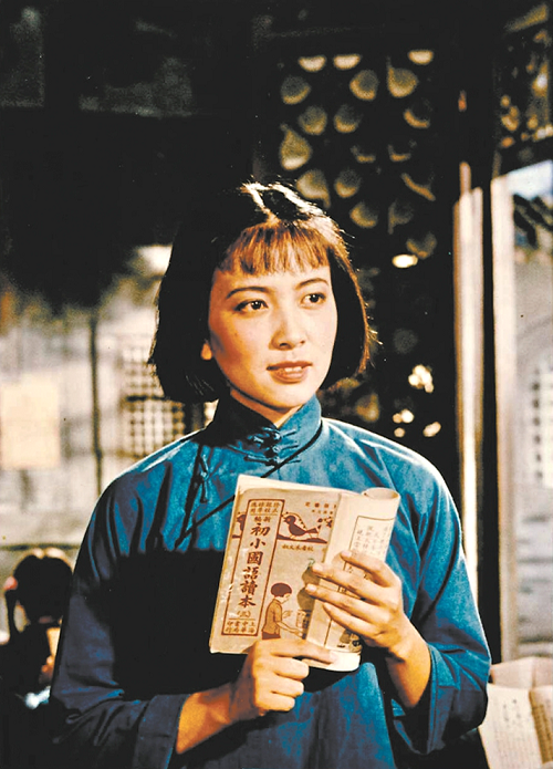 一九五九年，由楊沫編劇，崔嵬和陳懷皚執(zhí)導(dǎo)，北京電影制片廠出品的電影《青春之歌》上映，謝芳飾演林道靜