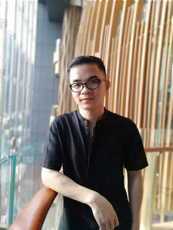 唐詩人，中國作家協(xié)會會員，廣州市文藝評論家協(xié)會理事、暨南大學文學院副教授