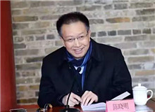 陳曉明：一部“險(xiǎn)象環(huán)生”與“從容不迫”并存的小說小說有一種故事的曲折傳奇、峰回路轉(zhuǎn)…… [詳細(xì)]