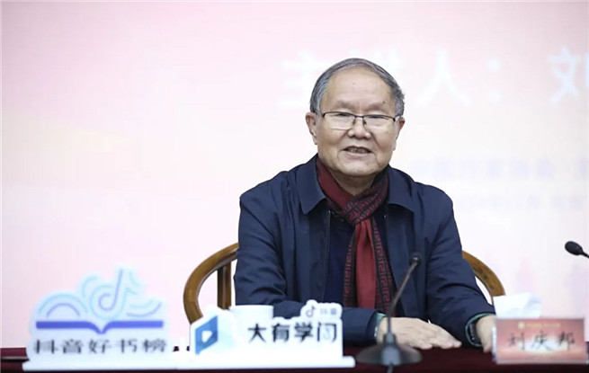 “船的勁兒是在帆上，人的勁兒是在心上”——“魯院大講堂”活動側(cè)記