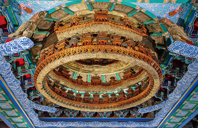 　北京古代建筑博物館藏隆福寺萬善正覺殿天宮藻井。  　　呂勝利攝（影像中國）